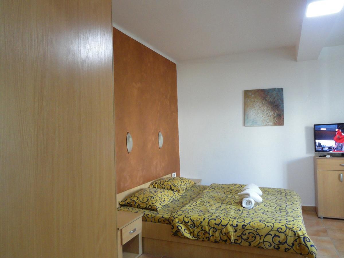 Apartments Mare Budva Bagian luar foto